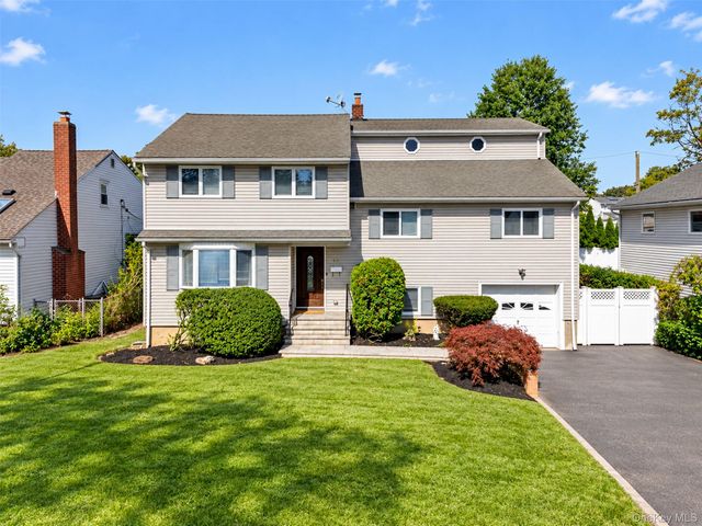 11 Lincrest Street, Syosset, NY 11791