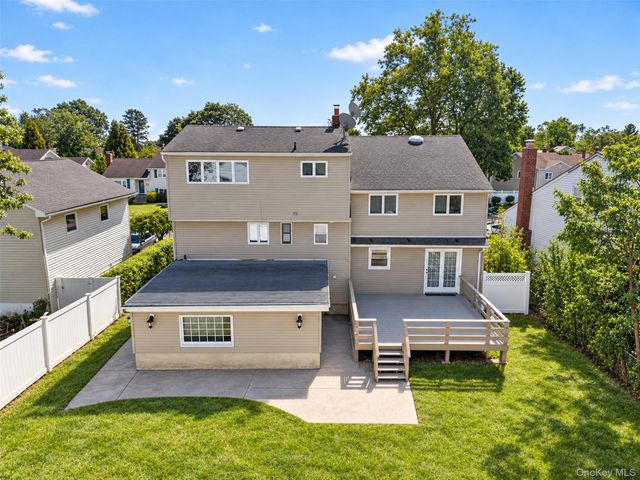 11 Lincrest Street, Syosset, NY 11791