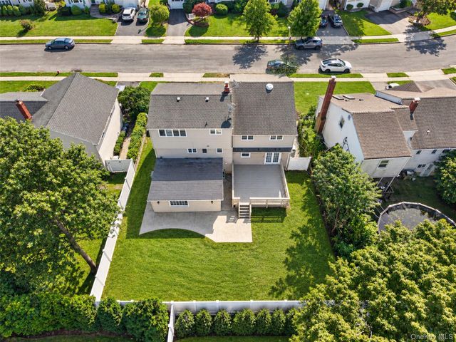 11 Lincrest Street, Syosset, NY 11791