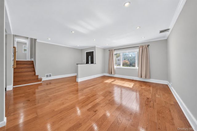 11 Lincrest Street, Syosset, NY 11791