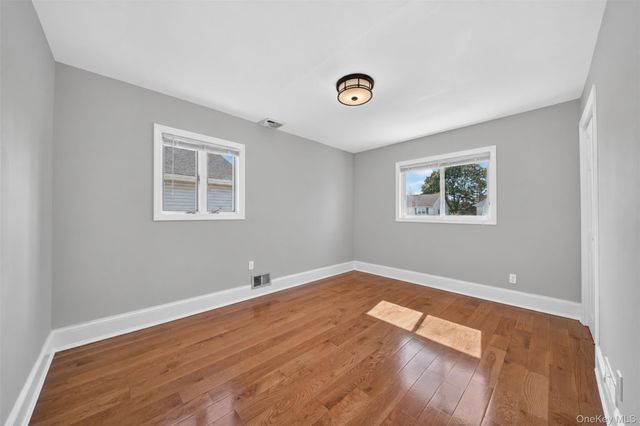 11 Lincrest Street, Syosset, NY 11791