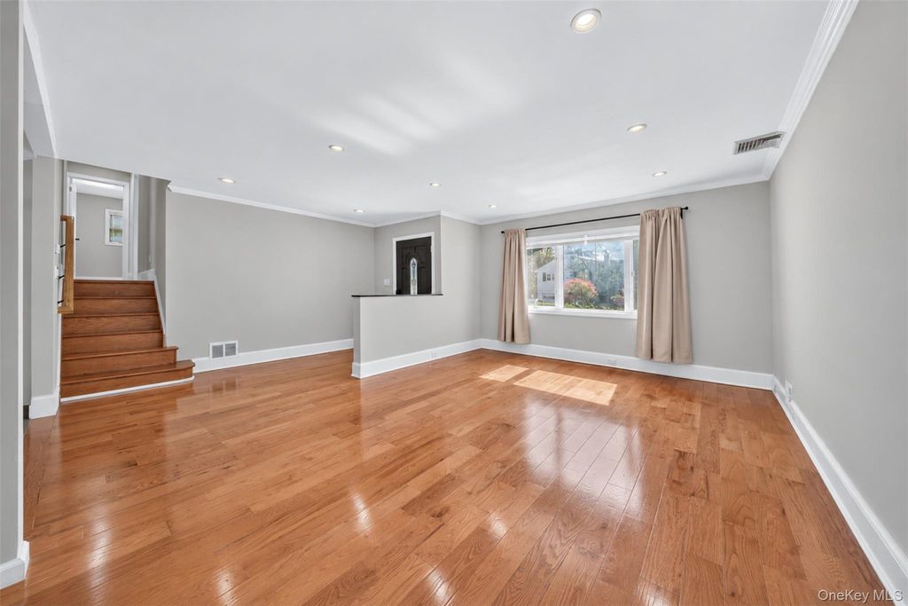 11 Lincrest Street, Syosset, NY 11791 — photo 3