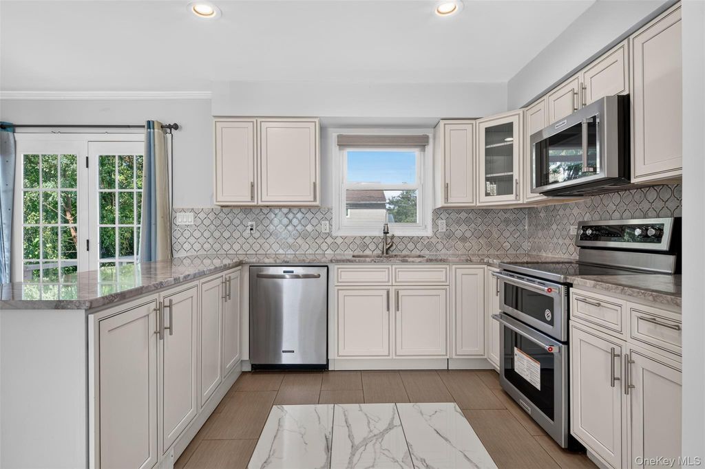 11 Lincrest Street, Syosset, NY 11791 — photo 5
