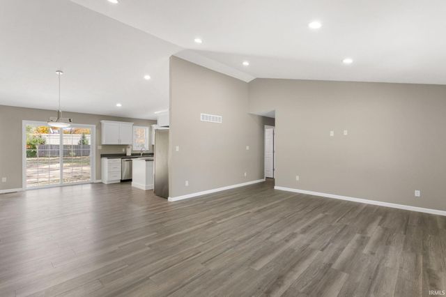 55562 Bittersweet Road, Mishawaka, IN 46545