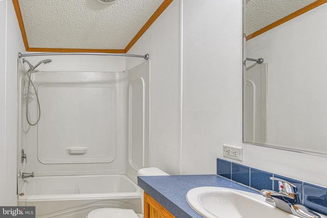 5290 W OLD MOUNTAIN RD, Louisa, VA 23093