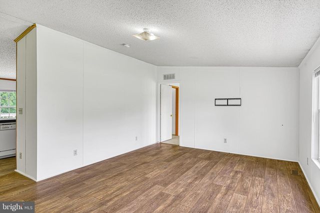 5290 W OLD MOUNTAIN RD, Louisa, VA 23093