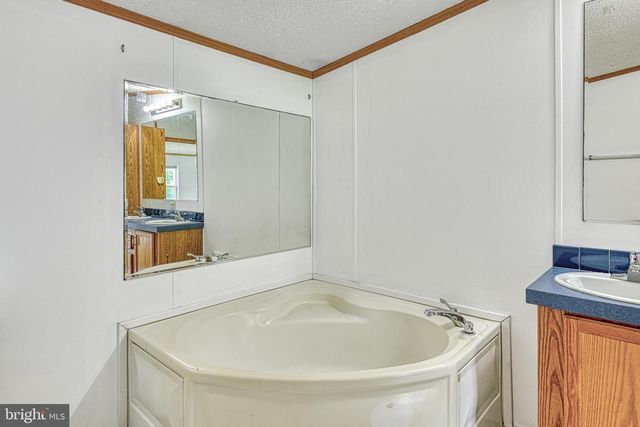 5290 W OLD MOUNTAIN RD, Louisa, VA 23093