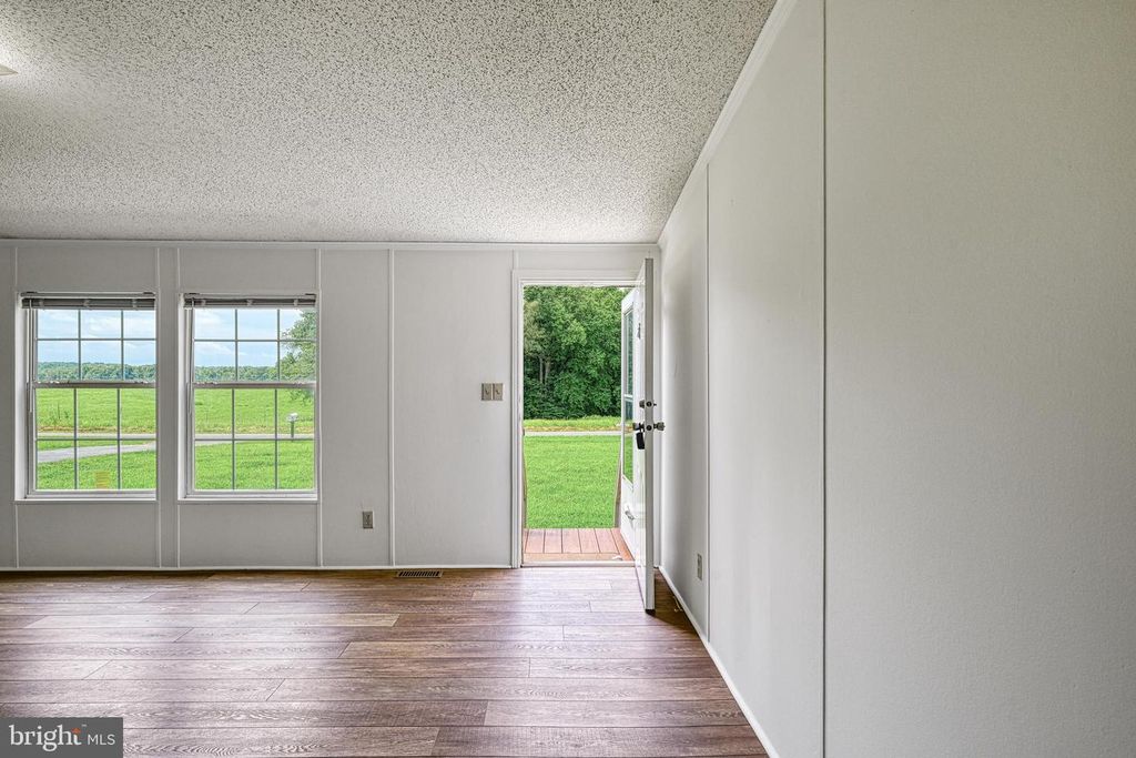 5290 W OLD MOUNTAIN RD, Louisa, VA 23093