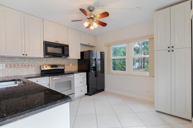 31 Clinton Court C, Royal Palm Beach, FL 33411