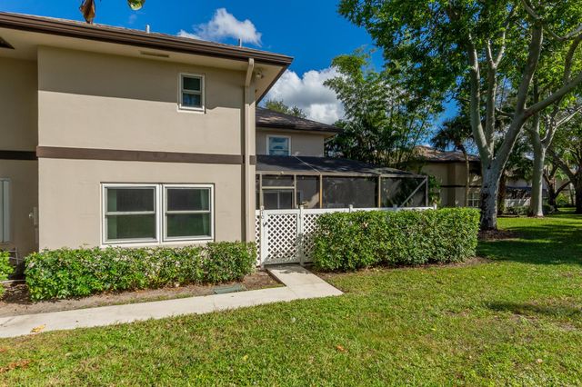 31 Clinton Court C, Royal Palm Beach, FL 33411