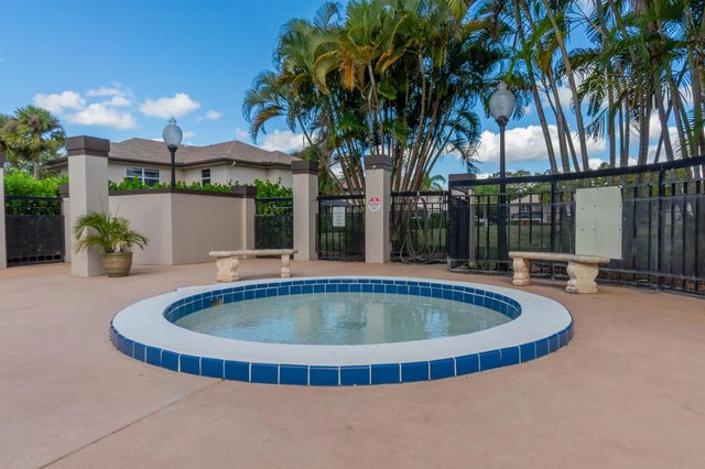 31 Clinton Court C, Royal Palm Beach, FL 33411