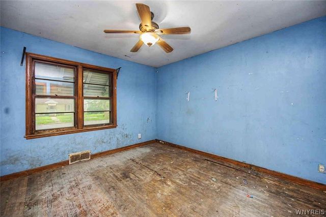 2718 Welch Avenue, Niagara Falls, NY 14303