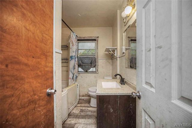 2718 Welch Avenue, Niagara Falls, NY 14303