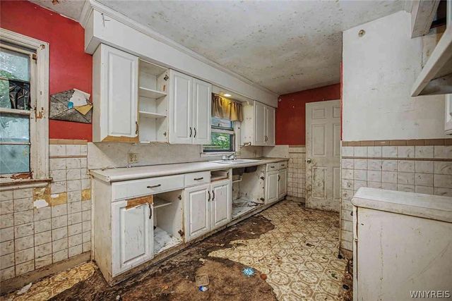2718 Welch Avenue, Niagara Falls, NY 14303