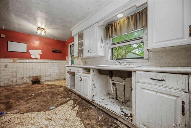 2718 Welch Avenue, Niagara Falls, NY 14303
