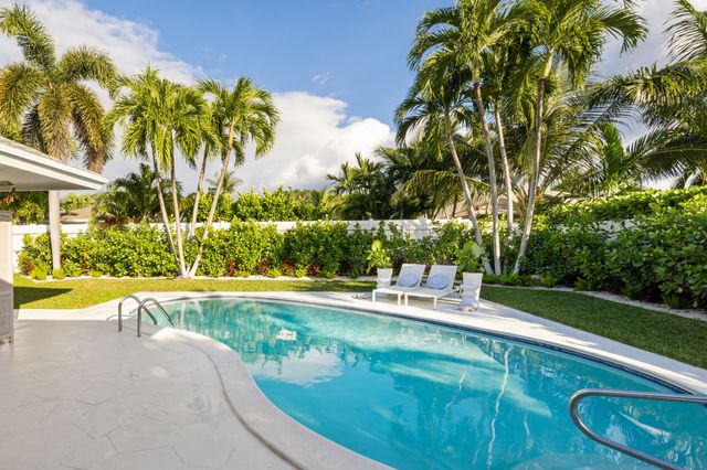 2512 SW 5th Street, Boynton Beach, FL 33435