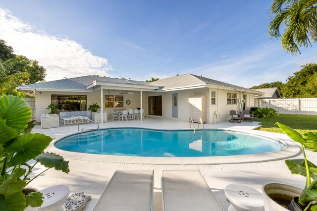 2512 SW 5th Street, Boynton Beach, FL 33435