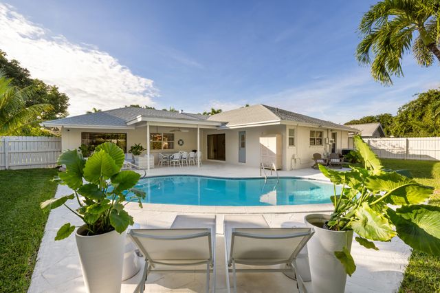 2512 SW 5th Street, Boynton Beach, FL 33435