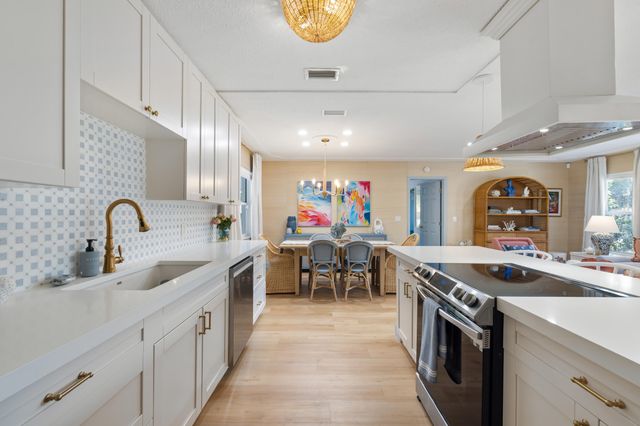 2512 SW 5th Street, Boynton Beach, FL 33435