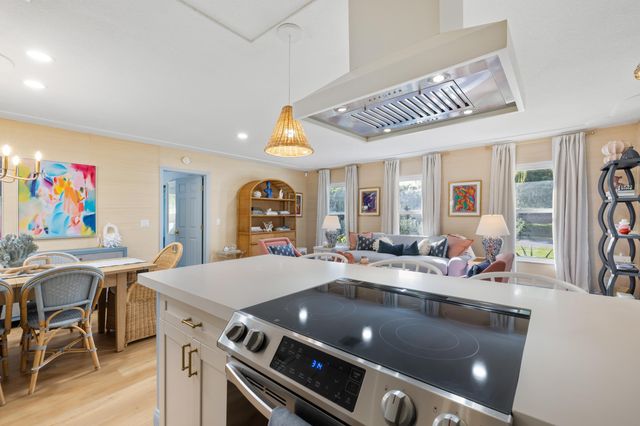 2512 SW 5th Street, Boynton Beach, FL 33435