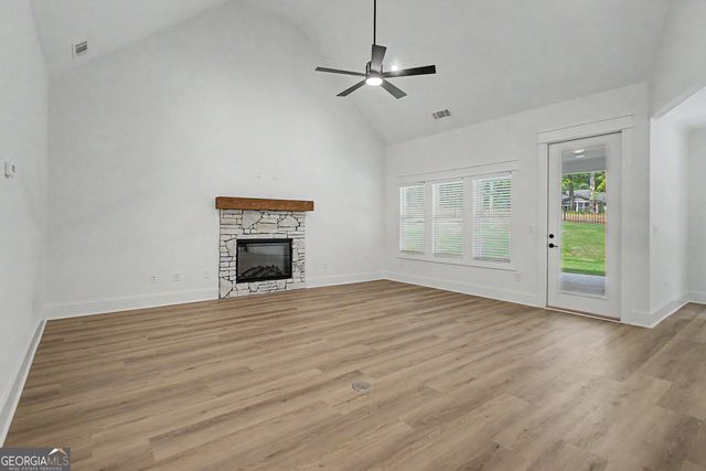 347 Crestwood Rd, Tyrone, GA 30290