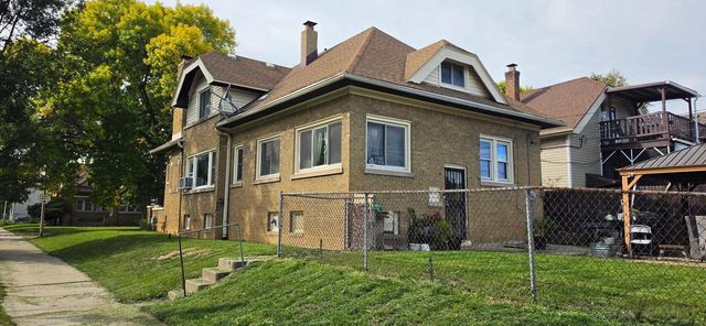 2402 N 48th STREET, Milwaukee, WI 53210