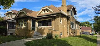 2402 N 48th STREET, Milwaukee, WI 53210