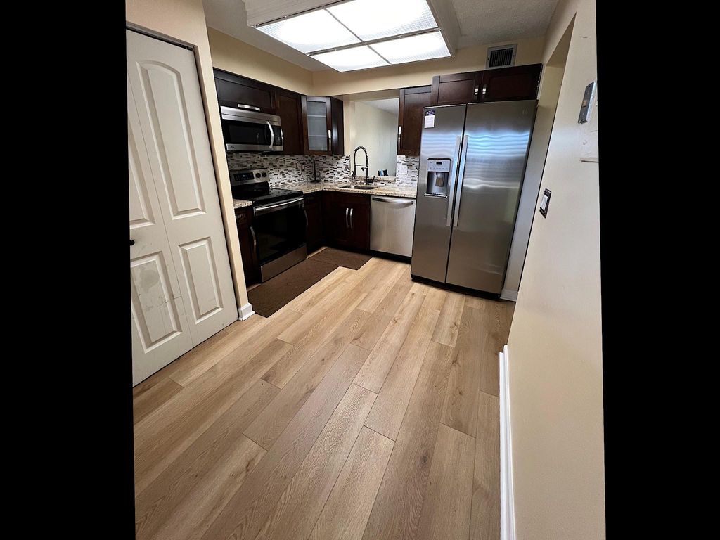 7320 Lake Circle Dr 204, Margate, FL 33063