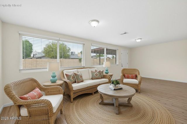 3143 W JULIE Drive, Phoenix, AZ 85027