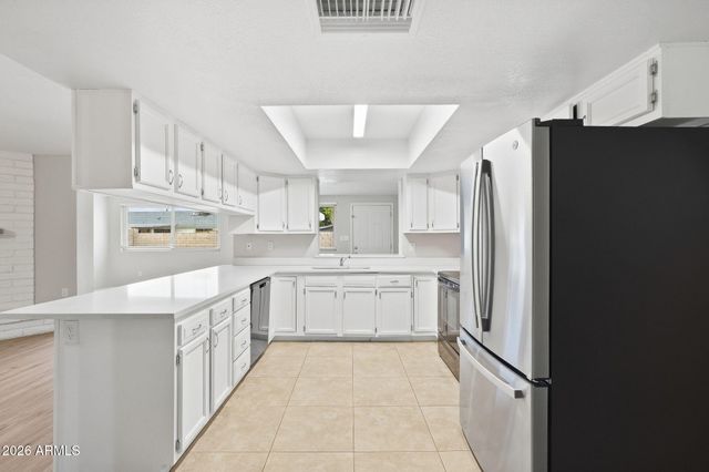 3143 W JULIE Drive, Phoenix, AZ 85027