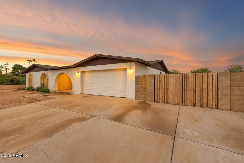 3143 W JULIE Drive, Phoenix, AZ 85027 — photo 2