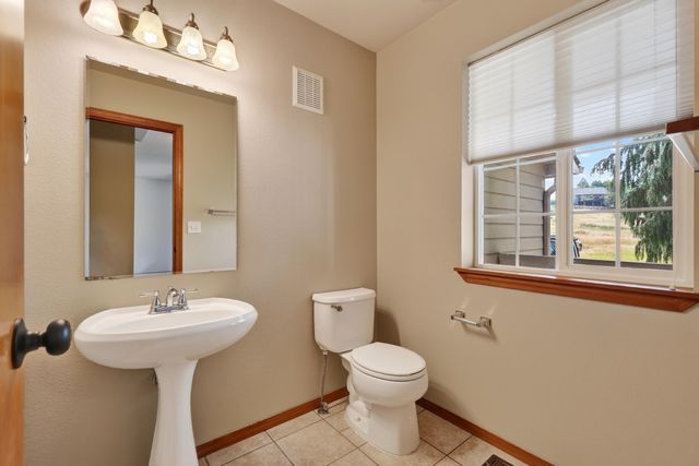 8321 E Sunflower Ln, Spokane, WA 99217