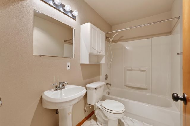 8321 E Sunflower Ln, Spokane, WA 99217