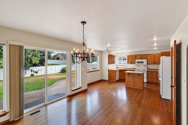 8321 E Sunflower Ln, Spokane, WA 99217