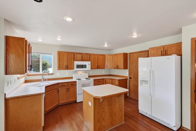 8321 E Sunflower Ln, Spokane, WA 99217