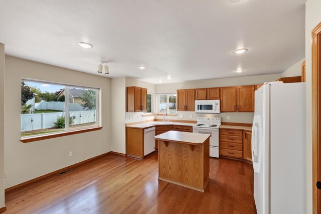 8321 E Sunflower Ln, Spokane, WA 99217
