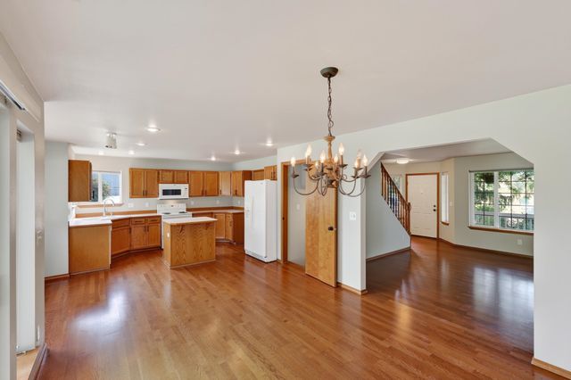 8321 E Sunflower Ln, Spokane, WA 99217