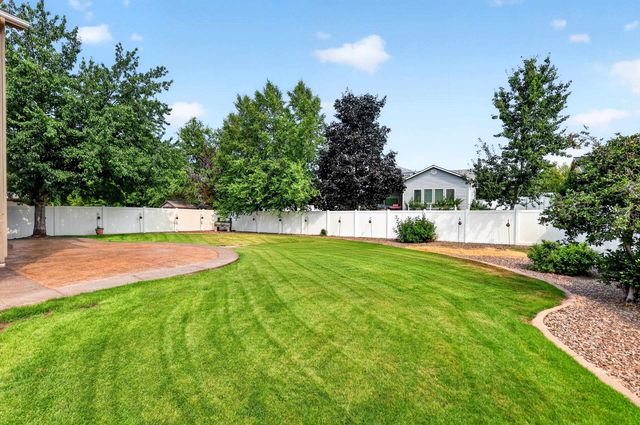 8321 E Sunflower Ln, Spokane, WA 99217