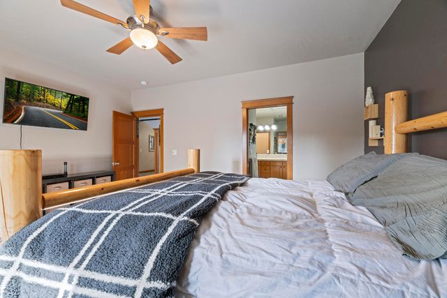 3864 Crystal Springs Drive, Medford, OR 97504