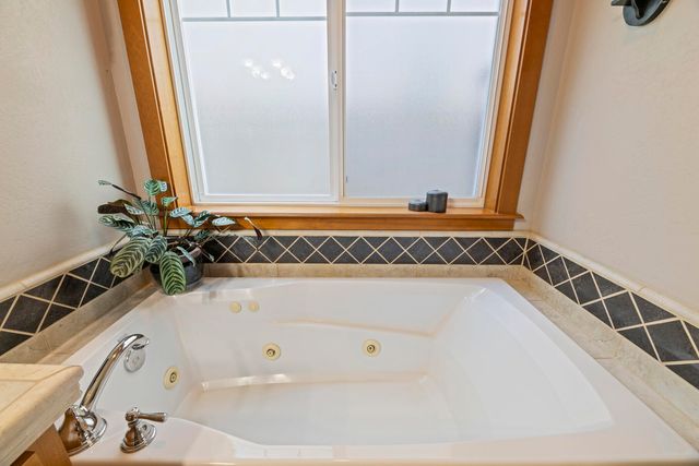 3864 Crystal Springs Drive, Medford, OR 97504