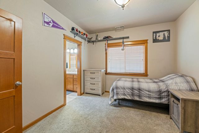 3864 Crystal Springs Drive, Medford, OR 97504