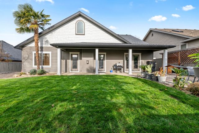 3864 Crystal Springs Drive, Medford, OR 97504