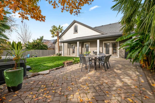 3864 Crystal Springs Drive, Medford, OR 97504