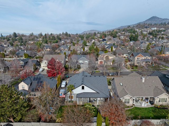 3864 Crystal Springs Drive, Medford, OR 97504