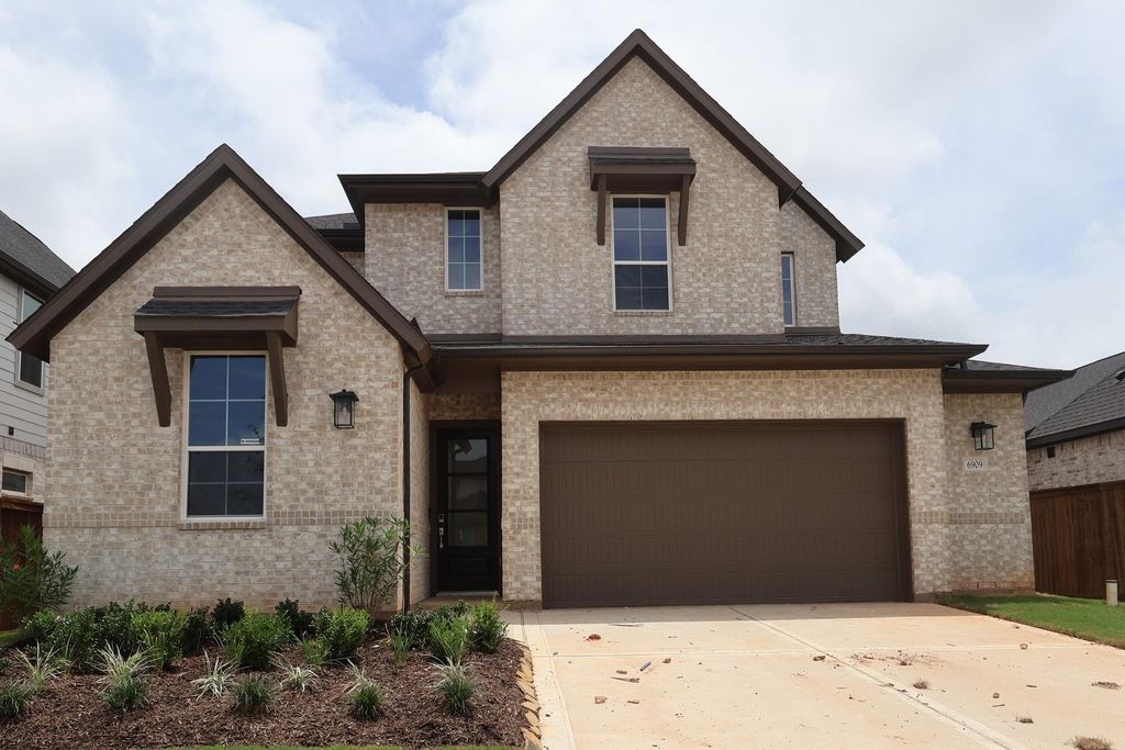 6909 Nubuck Drive, Montgomery, TX 77316