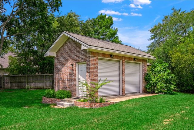 1402 Millcreek Court, College Station, TX 77845