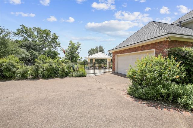 1402 Millcreek Court, College Station, TX 77845