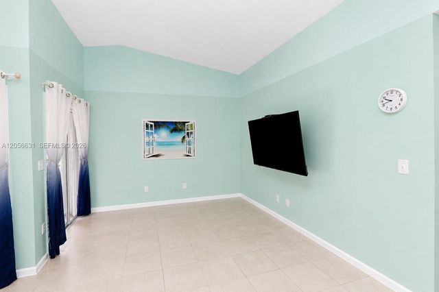 527 SE 21st Dr, Homestead, FL 33033