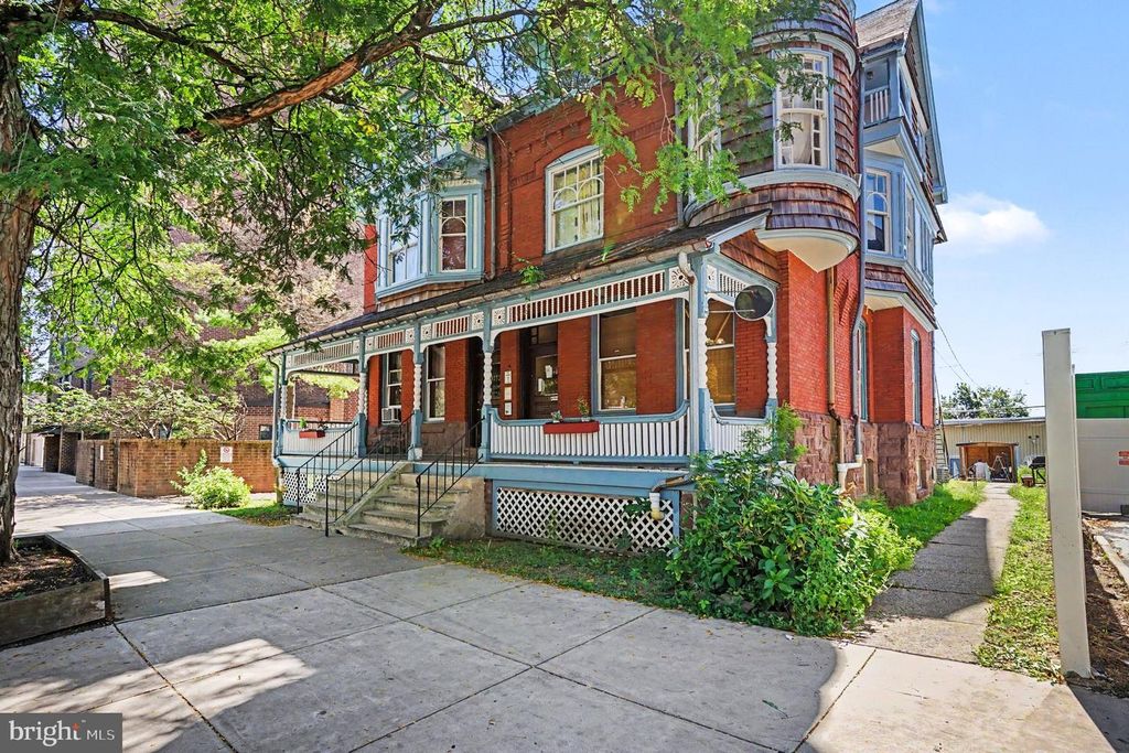 438 E HIGH ST, POTTSTOWN, PA 19464 — photo 2