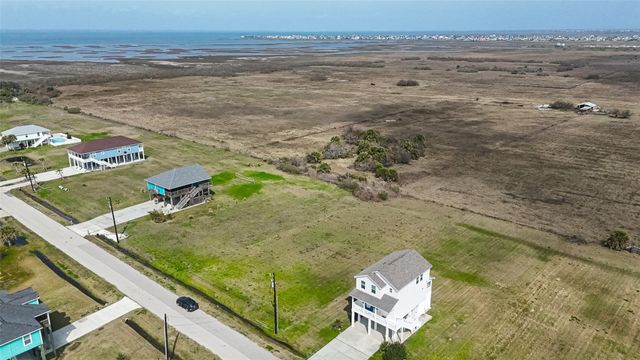 18047 Shaman Drive, Galveston, TX 77554